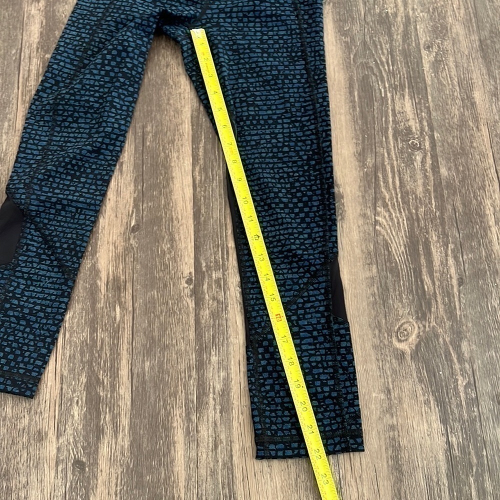Lululemon Women's Shatter Weave
Mesh Pace Rival Crop Leggings Size 2 - Picture 8 of 12